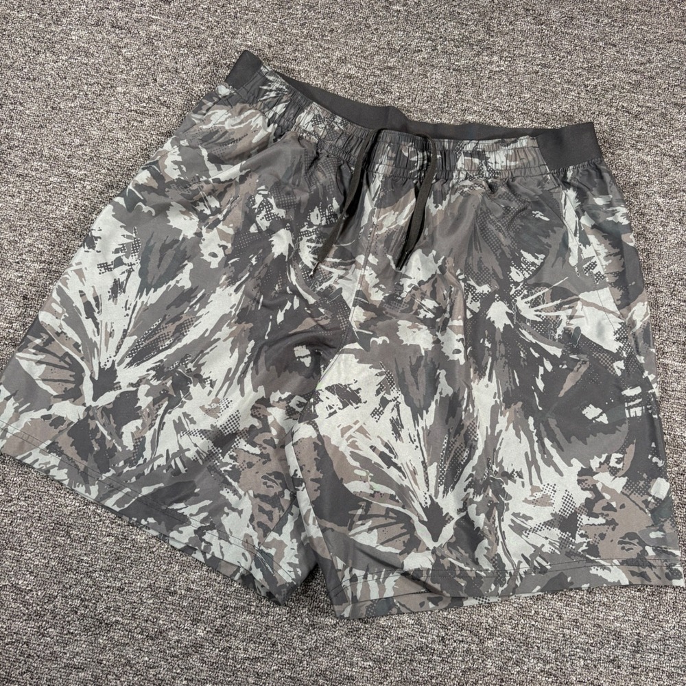 Under Armour Athletic Shorts Mens XL Grey Camo Print Loose Fit Drawstring Pocket